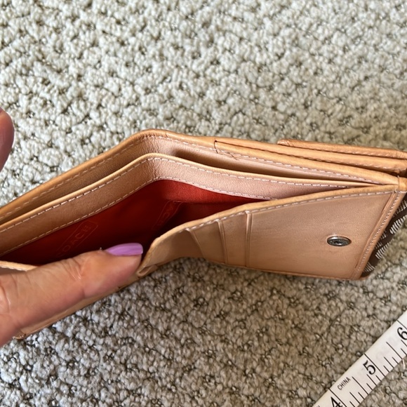 Coach Logo Wallet - Picture 6 of 6